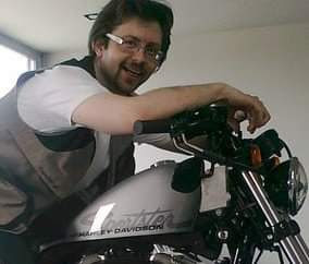 L'autore Luca nel 2011 a bordo di una moto HD